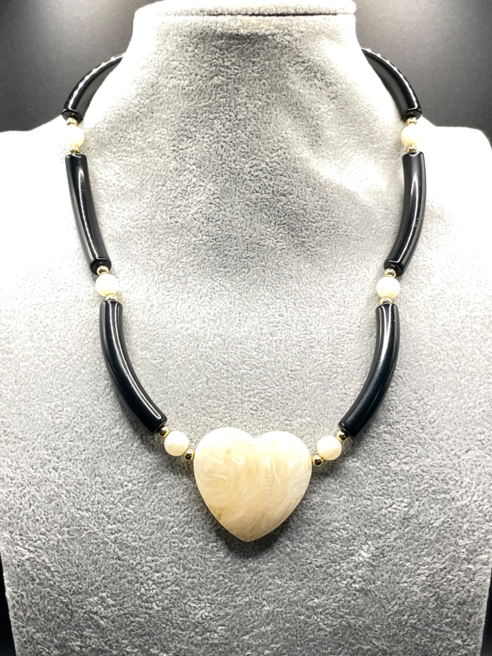 Vintage Avon 80's Modern Heart Choker Necklace READ
